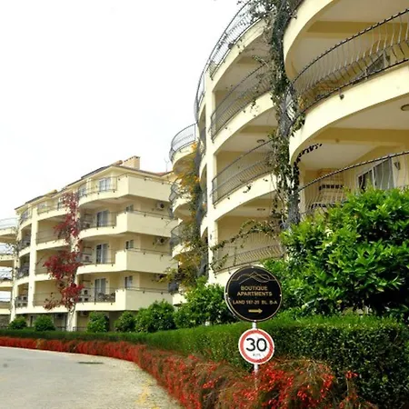 Goldcity Apartmens * كارغيجاكْ