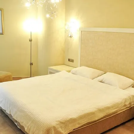 Goldcity Apartmens كارغيجاكْ
